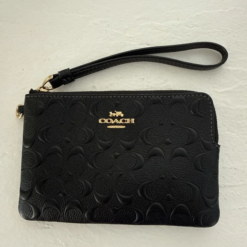 Coach Corner Zip Wristlet in Signature Leather (model F67555)
